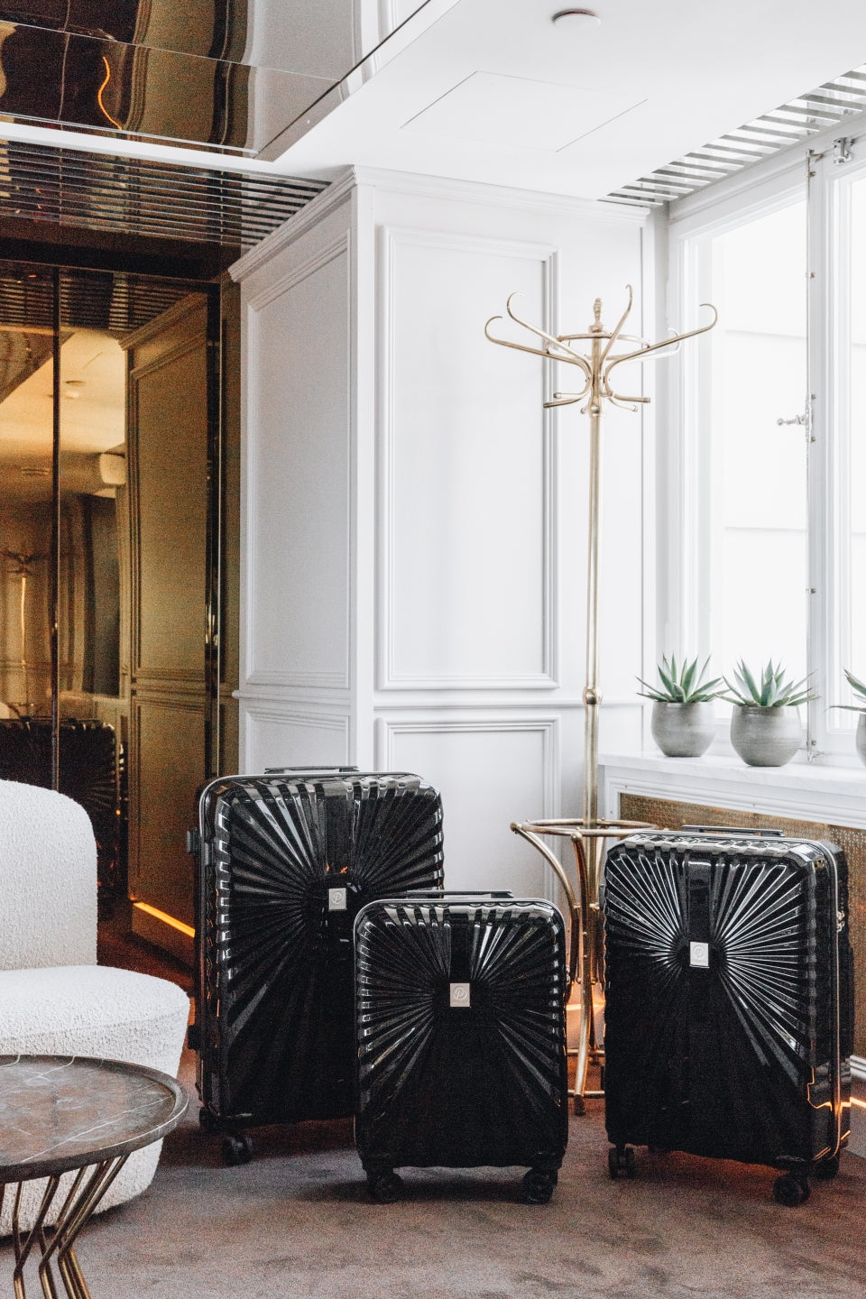 Starlight - Rich Black Mellan